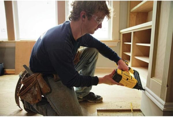 DEWALT 20V MAX Cordless Brad Nailer Kit DCN680D1 review for DIY enthusiasts