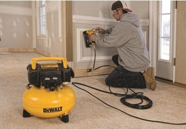 61q4wrXXLOL._AC_SL1000_ DEWALT Pancake Air Compressor DWFP55126 review powerful and portable 6-gallon tank