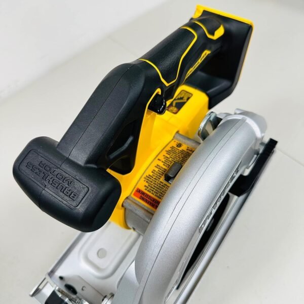 Comprehensive review of DEWALT DCS566 20V Circular Saw for precise woodworking tasks